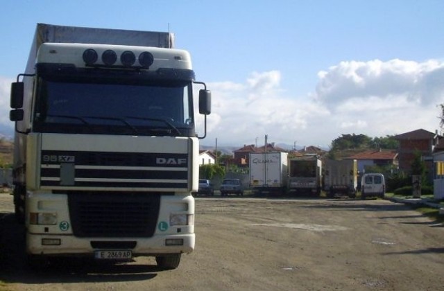 Ограничават движението на тежкотоварни автомобили заради жегите