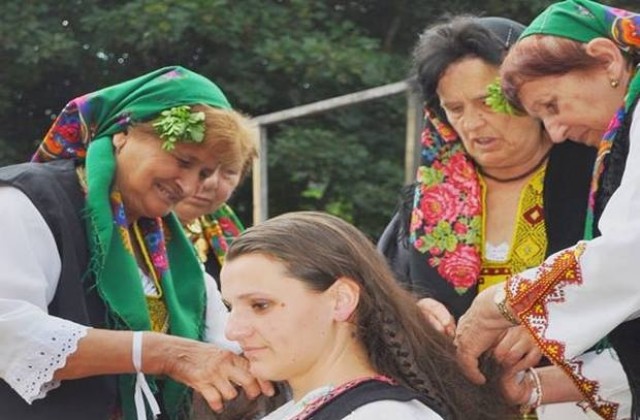 Тракийки от Свиленградско кандидатстват за три рекорда на Гинес със сватба