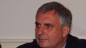 Вдигане на заплатите на социалните работници само при съкращения