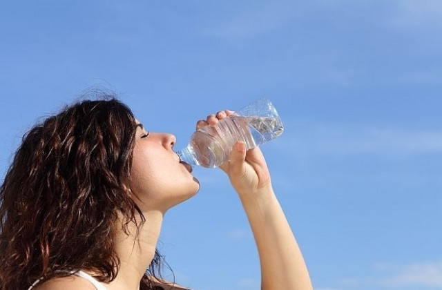 Заради жегите и днес в столицата раздават вода