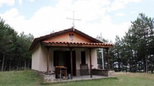 Психично болен си призна за палежа на параклиса над Сопот