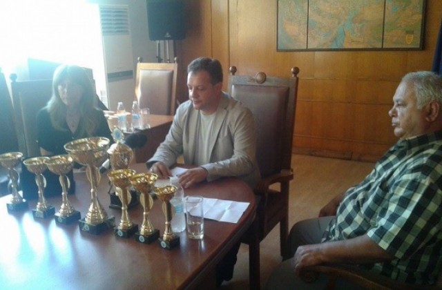 14 трофея завоюваха търновските участници в учителската Спартакиада, кметът Панов с почетен плакет