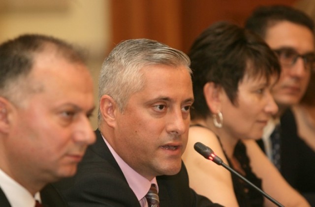 Лукарски: Кризата в Гърция засега не се отразява на България