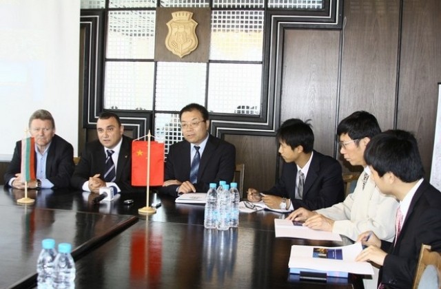 Обсъждат възможностите за инвестиции от Китай