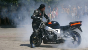 Майсторско управление на мотори в центъра на Кюстендил