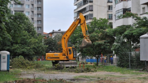 Благоустрояват междублоковото пространство до блок Вида