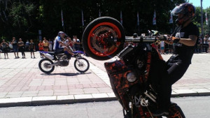 Много адреналин изгоряла гума и рев на мотори в центъра