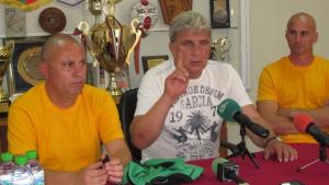 Бизнесмен дари за детскоюношеската школа на Ботев Враца