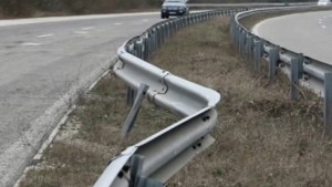 Жена пострада заради спукана гума на магистралата