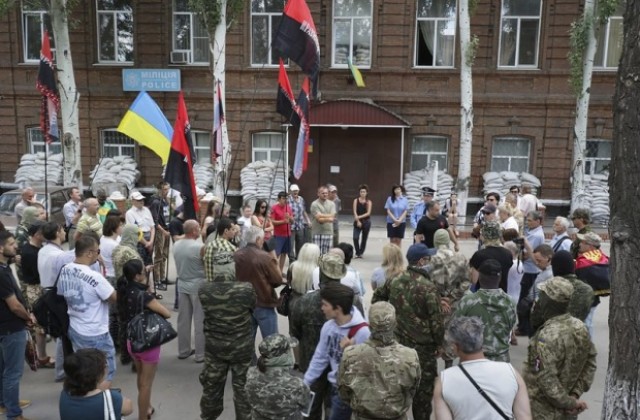 „Десен сектор призова за протести, докато не бъде арестуван украинският вътрешен министър