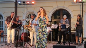 Дворът на НАГ оживя от любими джаз ритми и евъргрийн