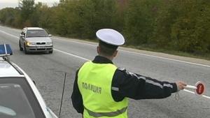 Задържаха двама пияни зад волана