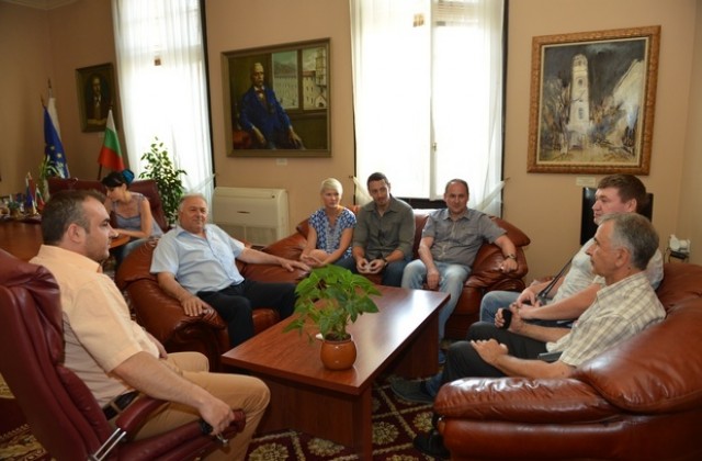 Представители на американска IT фирма посетиха община Сливен