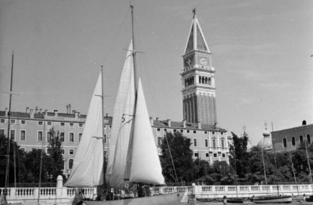 14 юли: Камбанарията на площад Сан Марко във Венеция се срутва - Любопитно  - DarikNews.bg