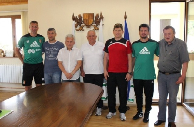 Люпко Петрович и Стойчо Стоилов впечатлени от спортната база в Трявна