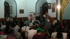 Над 200 мюсюлмани с молитва в Нощта на могъществото