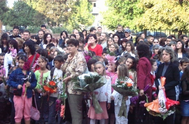 Започна подаването на молби за отпускане на помощи за първокласниците