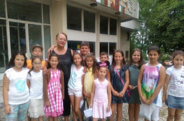 30 деца приключиха участието си в театрална студия Вълшебният свят на приказките