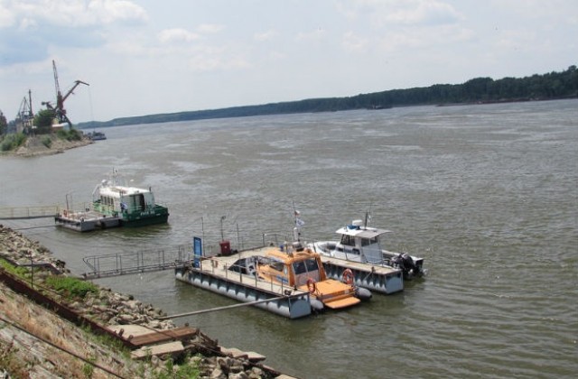 Корабоплаването по Дунав е затруднено, конвои изчакват край Белене
