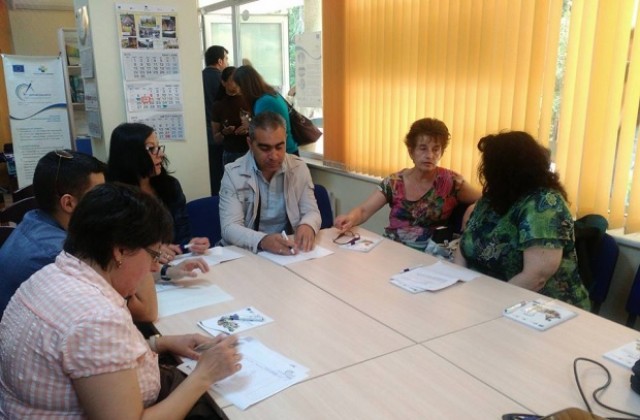 ОИЦ- Кюстендил  представи процедури  „Ново работно място 2015” и „Активни”