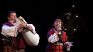 Валя Балканска и 400 каба гайди и кукери откриват Роженския