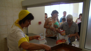 Бедни горнооряховчани получават безплатен топъл обяд