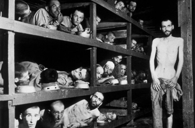16 юли: Открит е концентрационният лагер на смъртта Бухенвалд