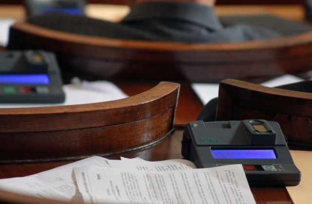 Депутатите гласуват окончателно промените в семейните помощи