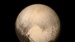 Нови хоризонти оцеля при близката среща с Плутон ВИДЕО