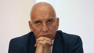 Хампарцумян БНБ не е стриптийз клуб в който като сменим