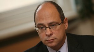 Помощите за непълнолетни майки в натура