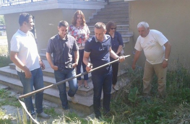 Скандал разтресе двора на храма “Възкресение Христово” във В. Търново