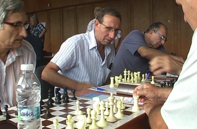 Шахматните ветерани на Червен бряг станаха сребърни медалисти