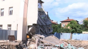 Прилагат аварийни мерки при обследване на сградата на ПМГ в