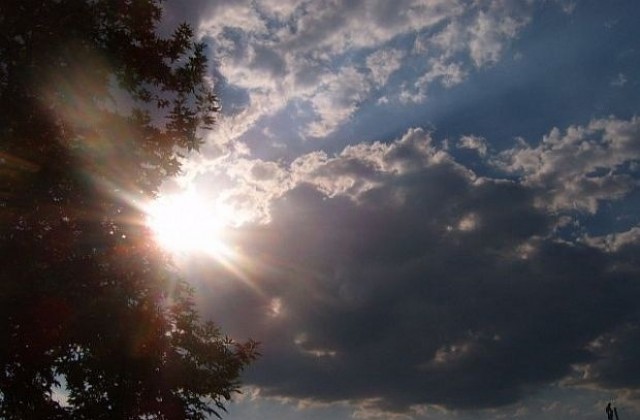 Слънчево и горещо