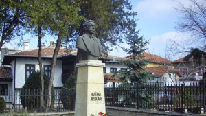 Ще поднесат поетичен венец на Апостола в Добрич