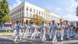 Оркестърът на ВМС от Велик е нашият войник до Дийп