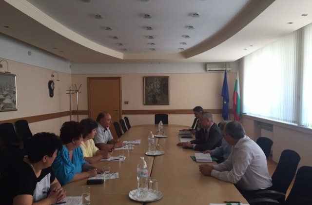 Работните места и заплатите във ВМЗ са гарантирани с договори до края на 2016-а