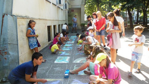 Рисунки на асфалт пред сградата на РИОСВ Враца