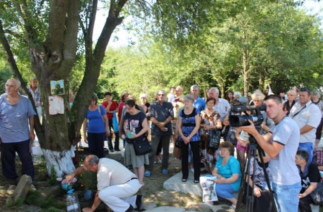 Десетки вярващи се събраха край аязмото “Св. Марина” в Стражишко