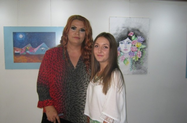 Първа самостоятелна изложба откри младата дупничанка Лъчезара Маркова