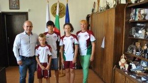 Кметът награди шампиони по триатлон