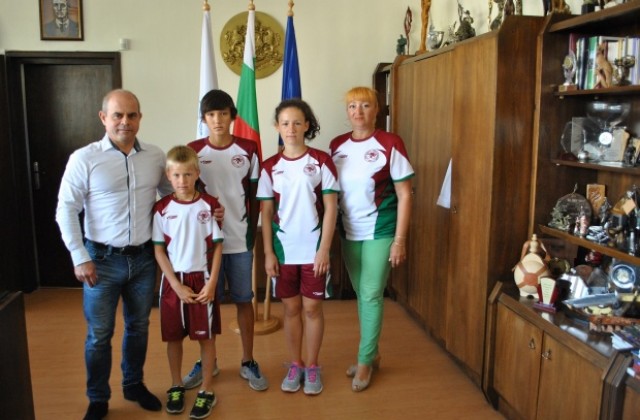 Кметът награди шампиони по триатлон