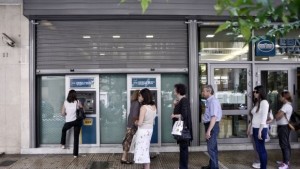 Гръцките банки отварят в понеделник