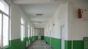 Хуманитарната Френската и Математическата с недостиг на ученици