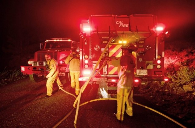 Стотици евакуирани заради пожари в Калифорния