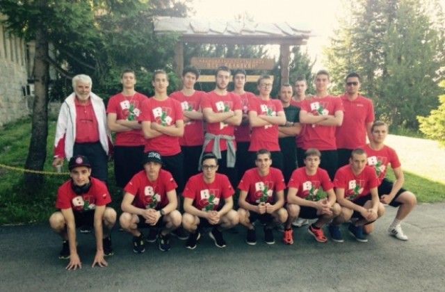 Владо Велинов с националите в Македония