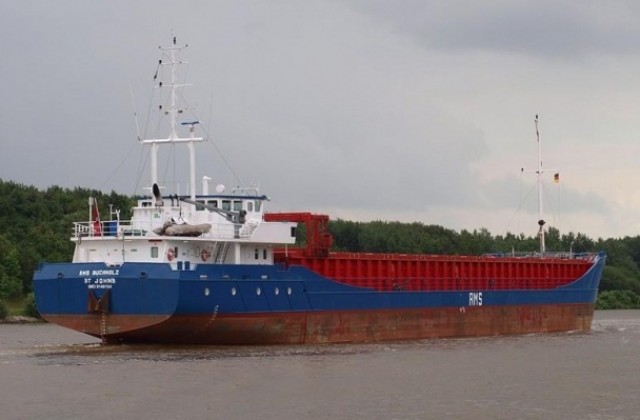 Кораб аварира във Варна, спусна котвa върху тръбопровод на ВиК