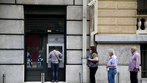 Банките в Гърция отвориха ВИДЕО