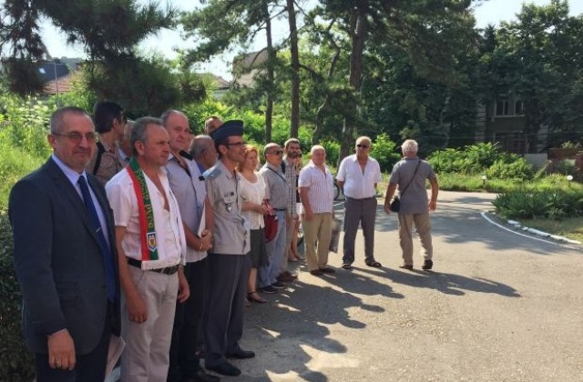 Областният управител откри Лято във Военния клуб